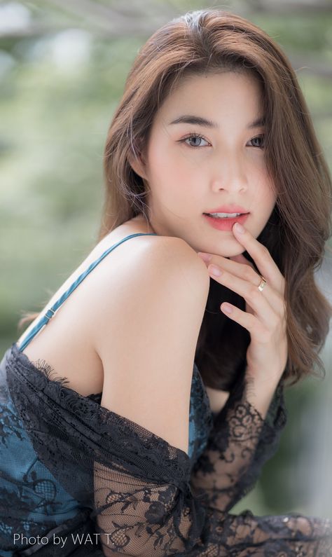 我的邻居正在努力付出一切中文翻译